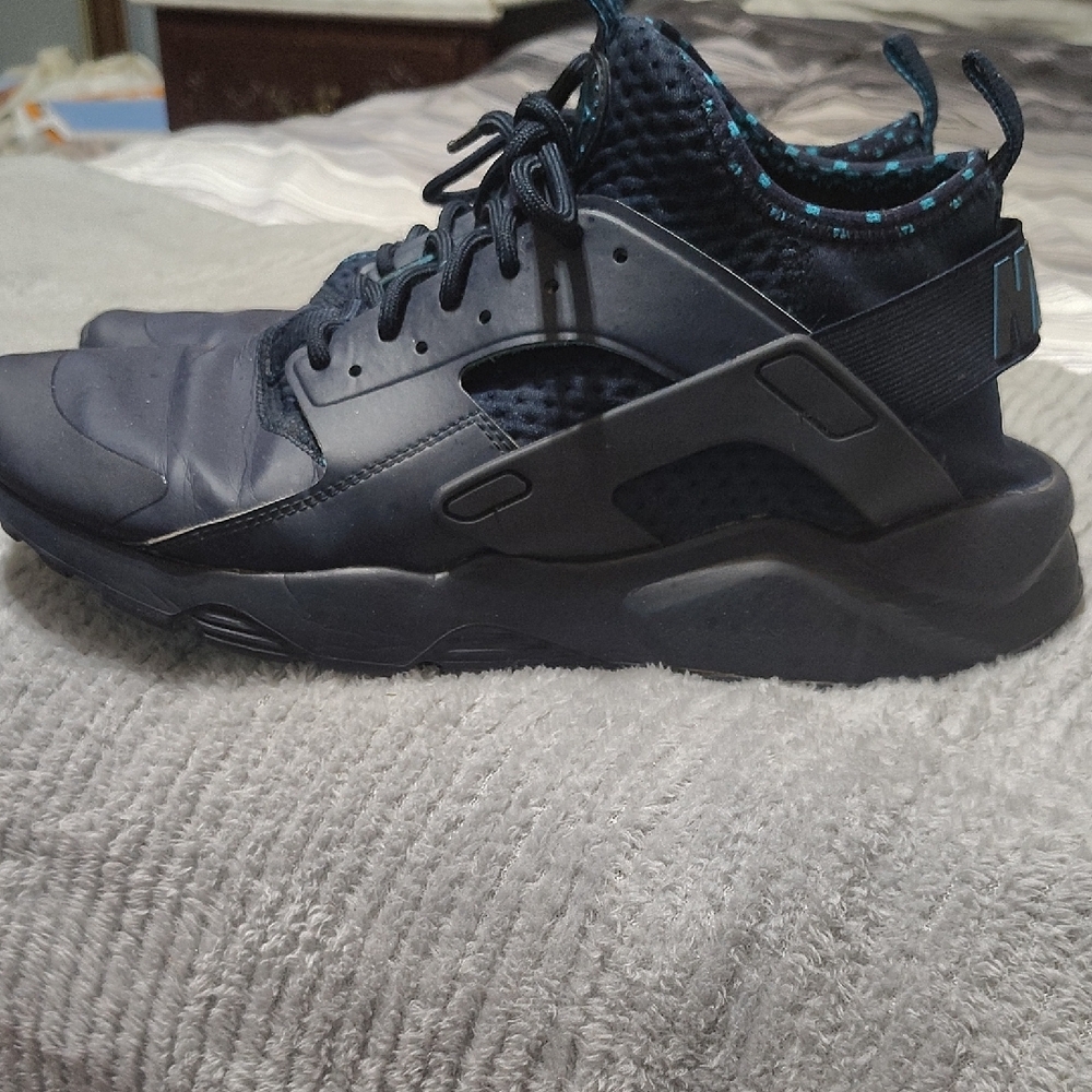 Nike Men's Black Sneakers